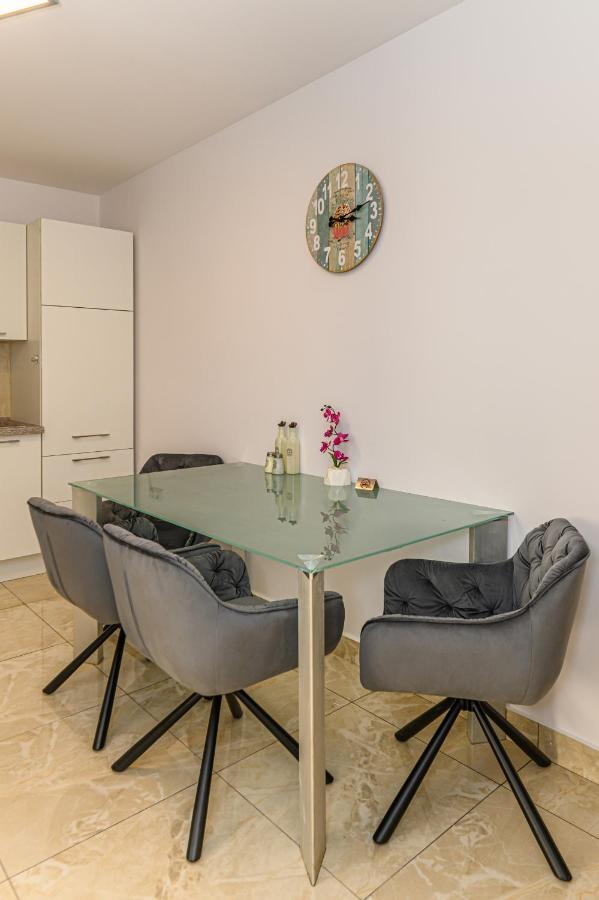 Casa Aurora 1 * בראשוב